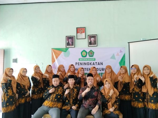 Workshop Peningkatan Kompetensi Guru Madrasah Oleh Dosen IAI Al Muhammad Cepu